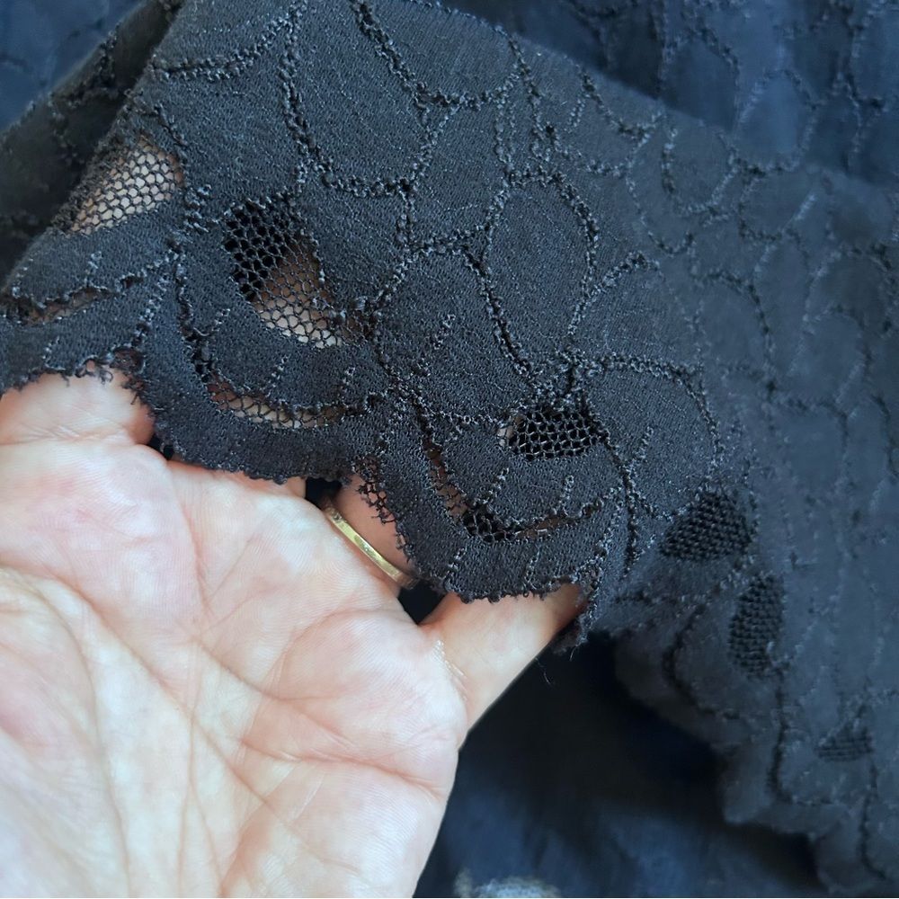 Everleigh black lace sleeveless top size small - Picture 5 of 8